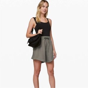 Lululemon Feeling Femme Short Sage Green Size 10 Athleisure